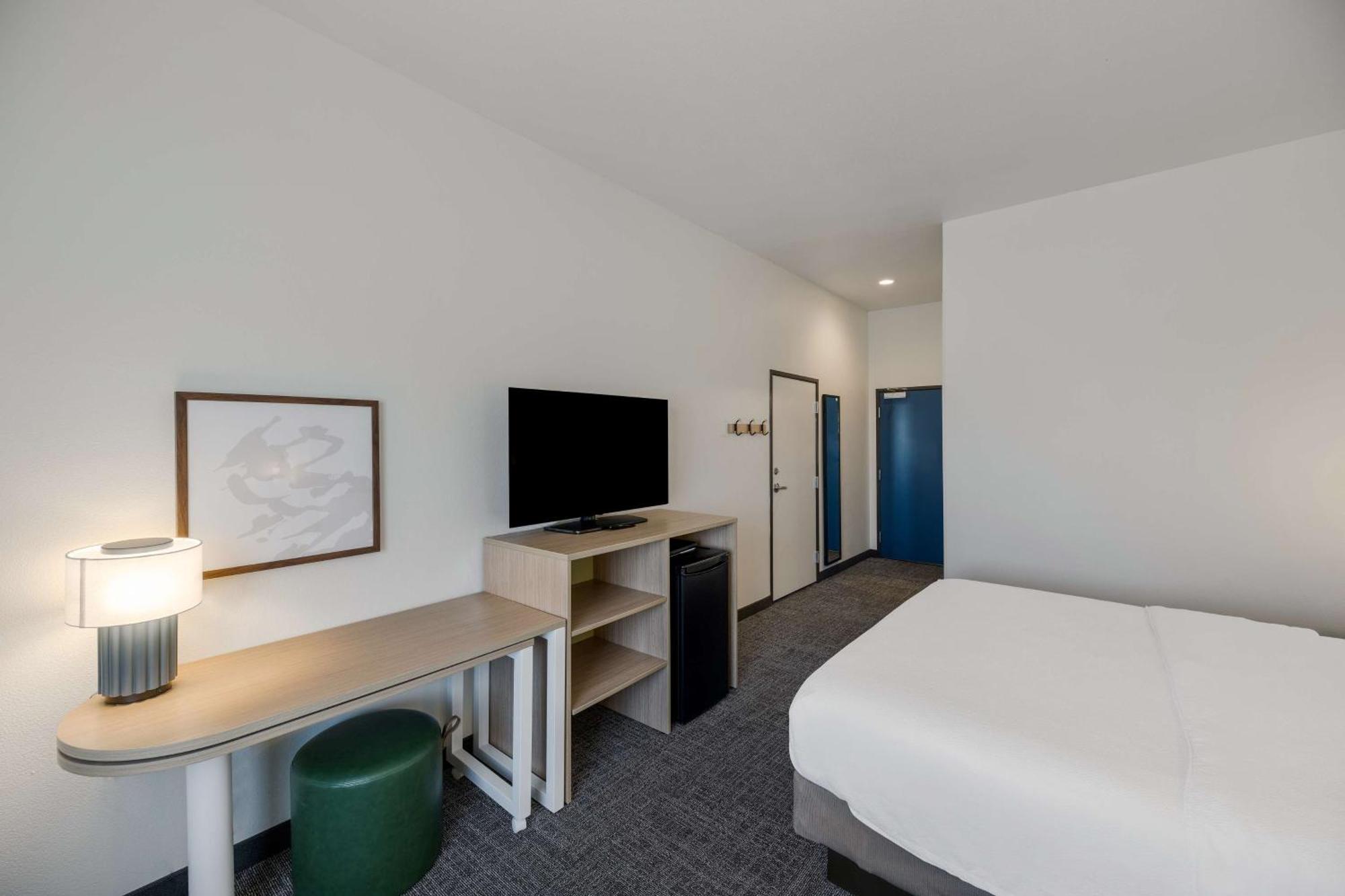 Spark By Hilton Midland South Exteriör bild