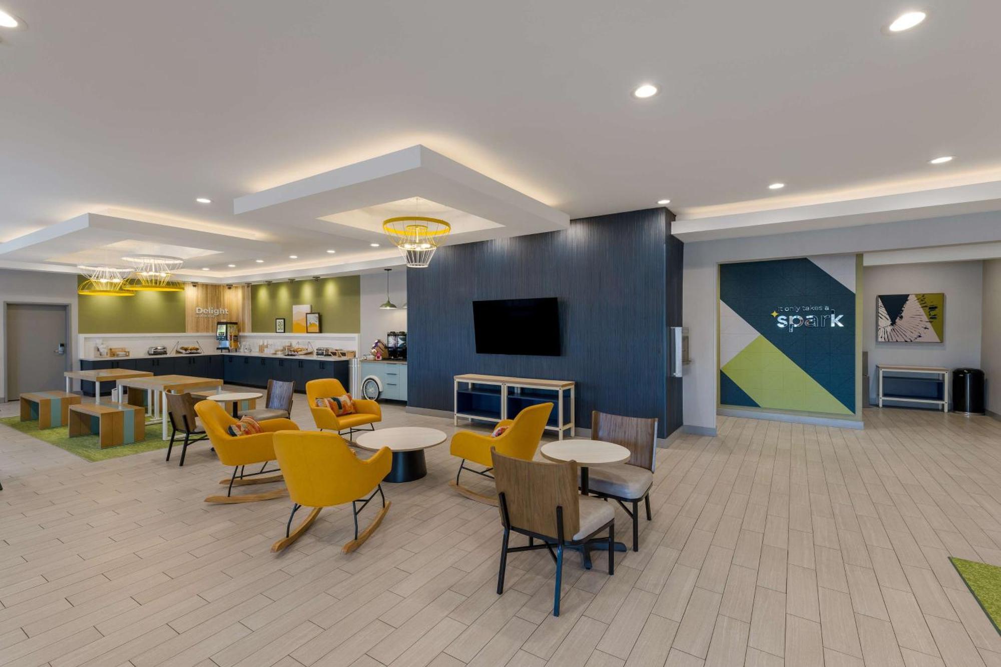 Spark By Hilton Midland South Exteriör bild