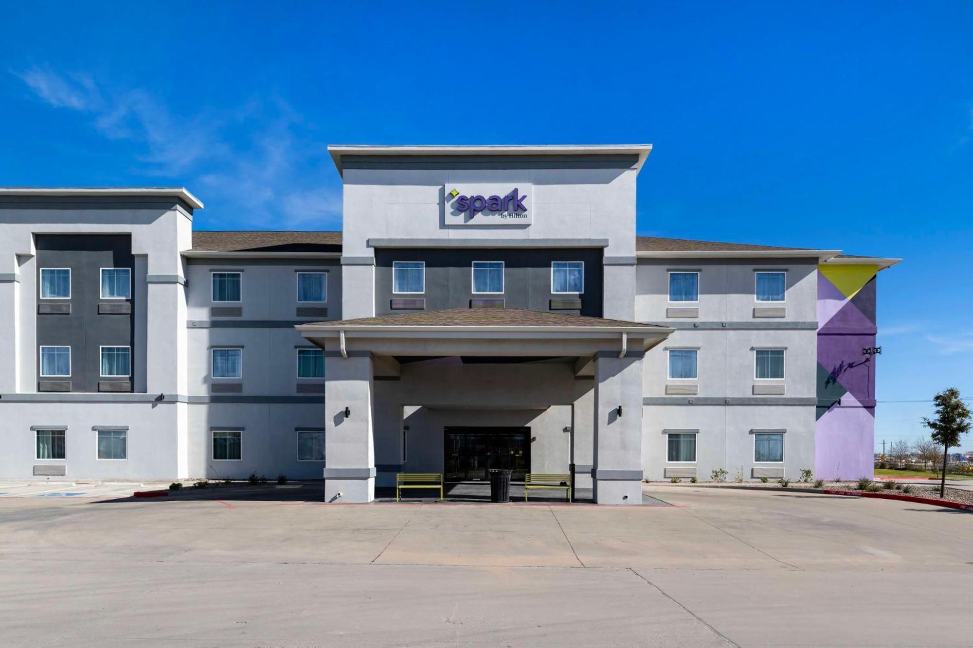 Spark By Hilton Midland South Exteriör bild